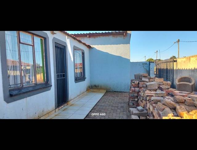 2 BEDROOM HOUSE FOR SALE IN PALM RIDGE